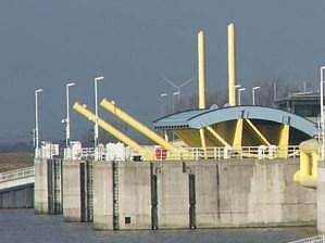 Imposantes Emssperrwerk in Gandersum